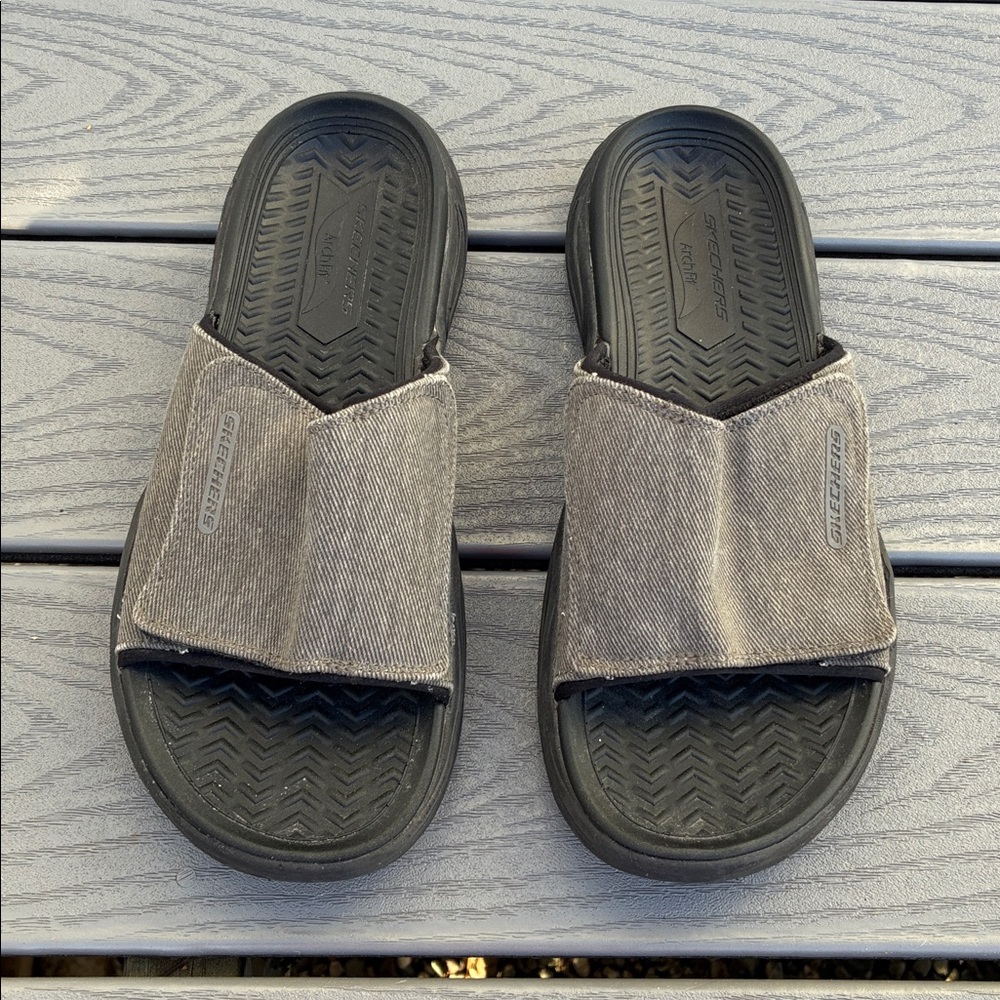 Skechers Men’s Arch Fit Motley Revelo Sandal Black & Gray Size 11
